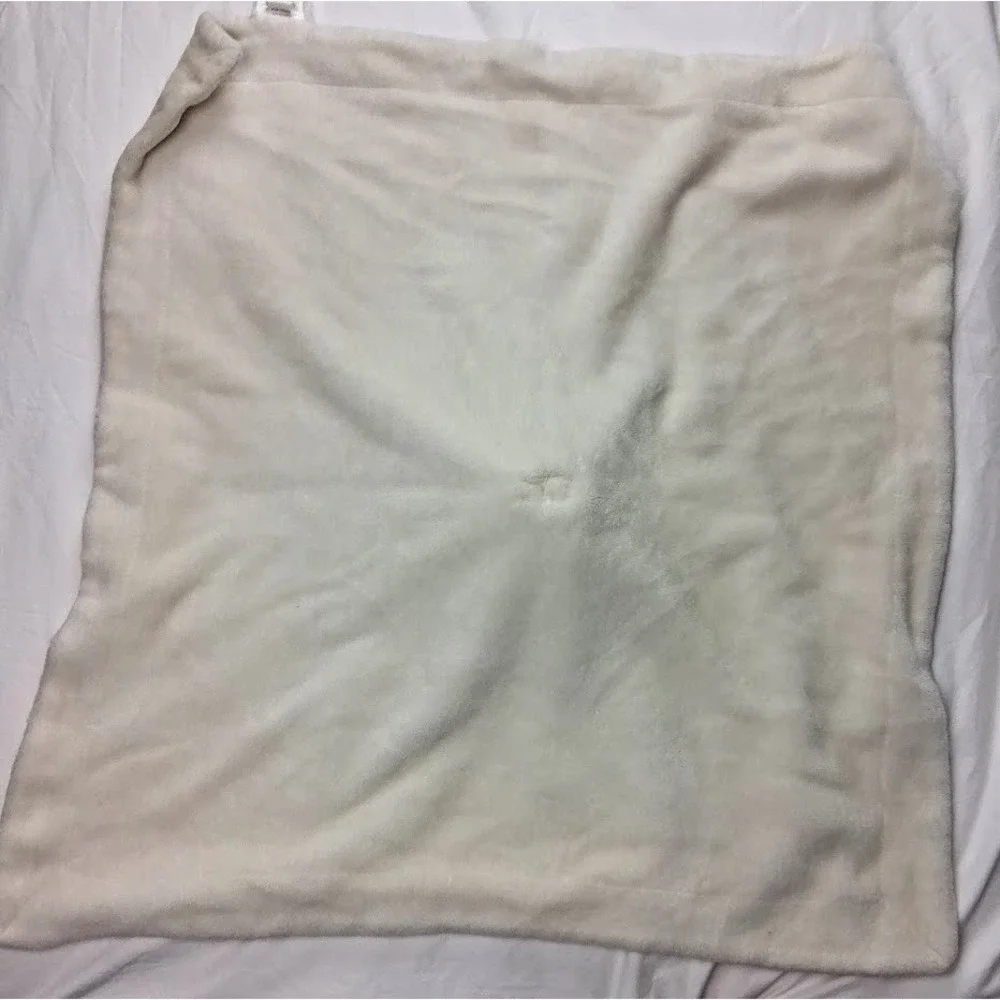 Thro beige yellow